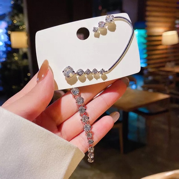 ⚜️𝟯𝟬%𝗢𝗙𝗙 𝗯𝘂𝗻𝗱𝗹𝗲𝘀 𝟯+⚜️ NEW Long Rhinestone Jacket Crawler Earring - Picture 4 of 7
